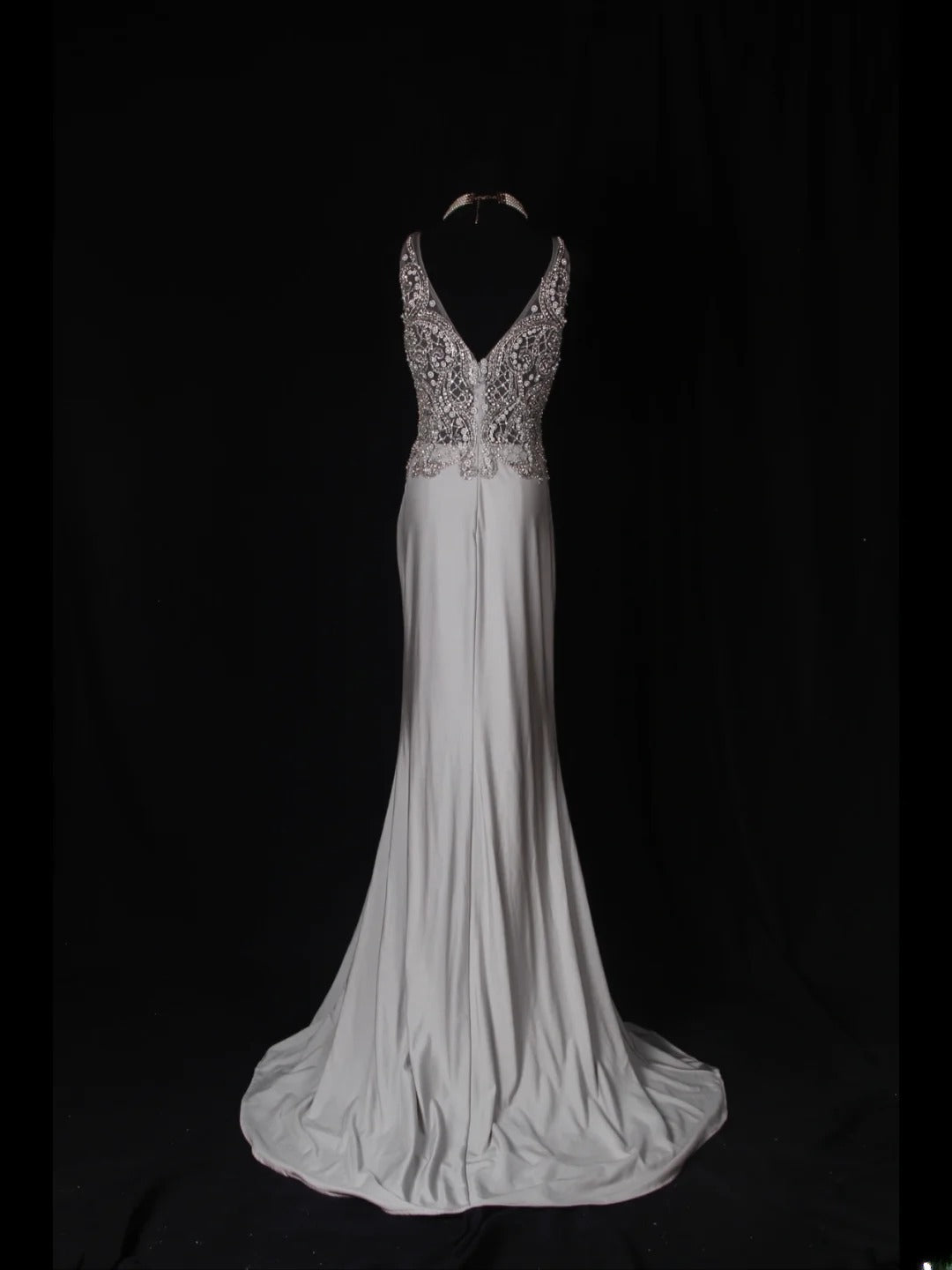 Vintage Meerjungfrauen-Abendkleid mit V-Ausschnitt, silberfarben, 1970er Jahre, mit silbernen Perlen am Oberteil, Inspiration für den 19. Geburtstag, formelles Abendkleid AS354