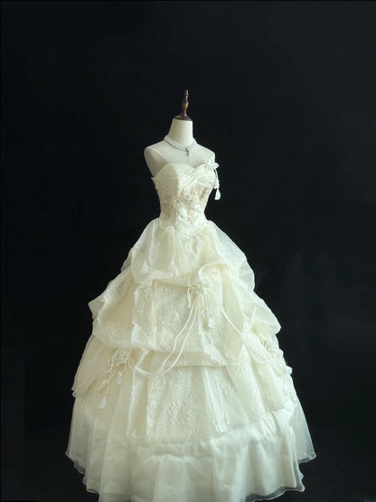 Vintage 70s Ball Gown Sweetheart Ivory Tulle Lace Sweep Train With Tiered Layers Brides Gown Bridal Dress Wedding Dresses RB7809
