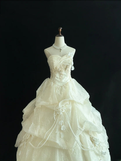 Vintage 70s Ball Gown Sweetheart Ivory Tulle Lace Sweep Train With Tiered Layers Brides Gown Bridal Dress Wedding Dresses RB7809