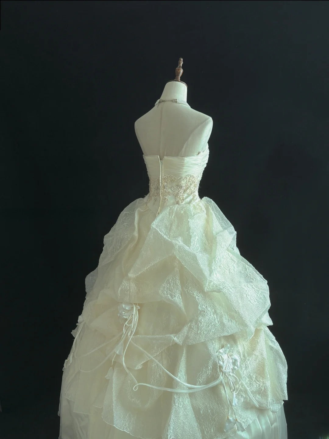 Vintage 70s Ball Gown Sweetheart Ivory Tulle Lace Sweep Train With Tiered Layers Brides Gown Bridal Dress Wedding Dresses RB7809