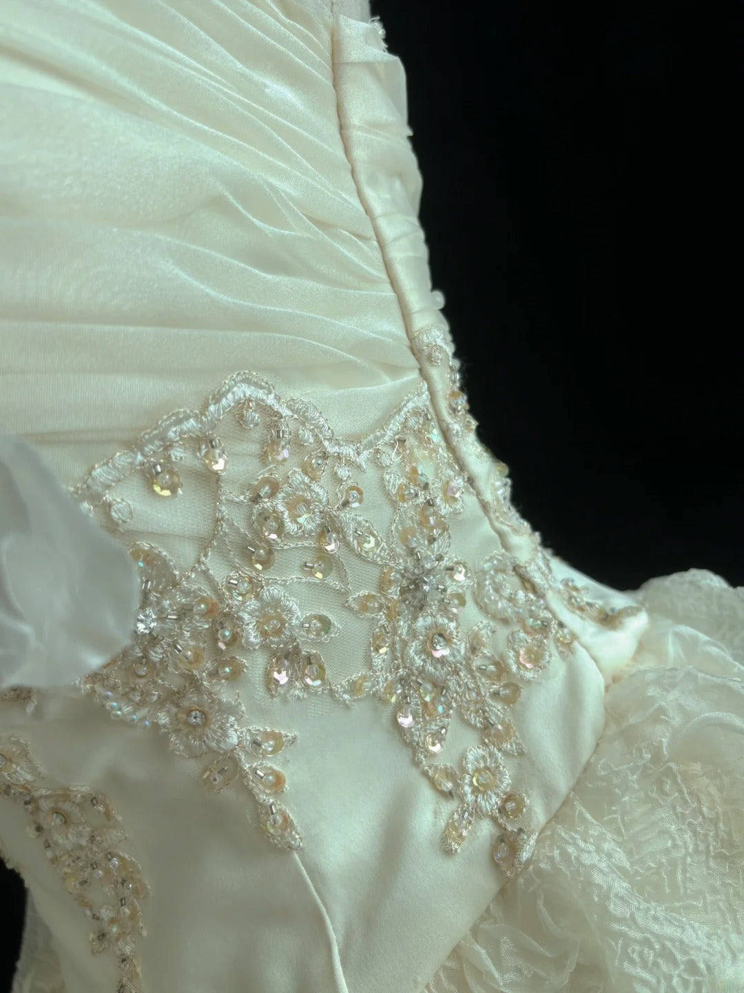 Vintage 70s Ball Gown Sweetheart Ivory Tulle Lace Sweep Train With Tiered Layers Brides Gown Bridal Dress Wedding Dresses RB7809