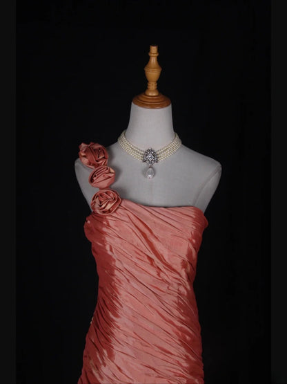 Vintage Meerjungfrauen-Kleid aus den 1970er Jahren mit One-Shoulder-Ausschnitt, plissiertem Rüschenoberteil aus Taft – Inspiration für lange Ballkleider zum 19. Geburtstag, formelles Abendkleid AS357