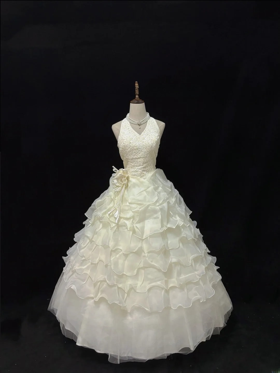 Vintage 70s Ball Gown Halter Ivory Lace Sweep Train With Tiered Layers Brides Gown Bridal Dress Wedding Dresses RB7811