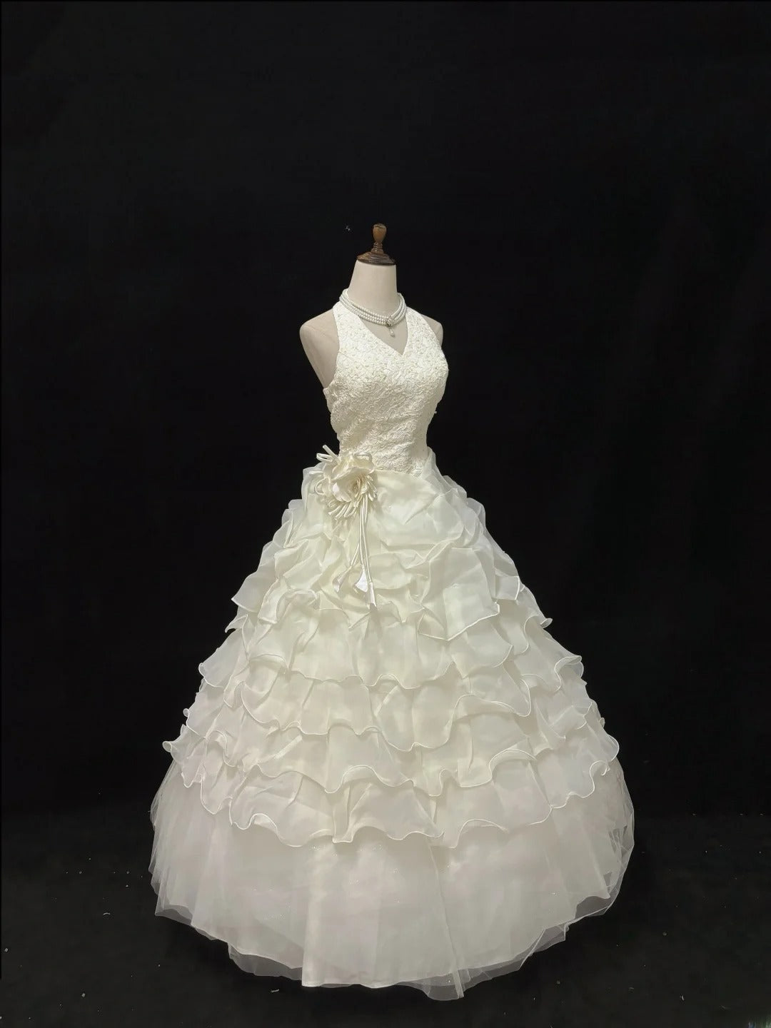 Vintage 70s Ball Gown Halter Ivory Lace Sweep Train With Tiered Layers Brides Gown Bridal Dress Wedding Dresses RB7811