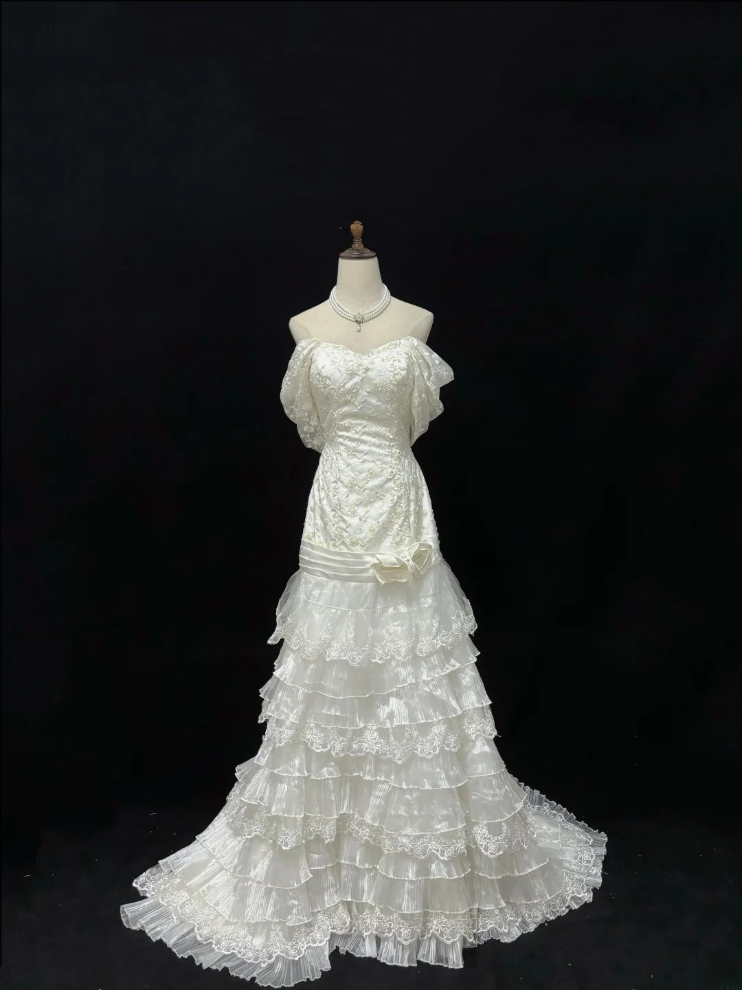 Beautiful Mermaid Off The Shoulder White Lace Vintage With Tiered Layers Long Groom Bride Gown Bridal Dress Modest Wedding Dresses RB7813
