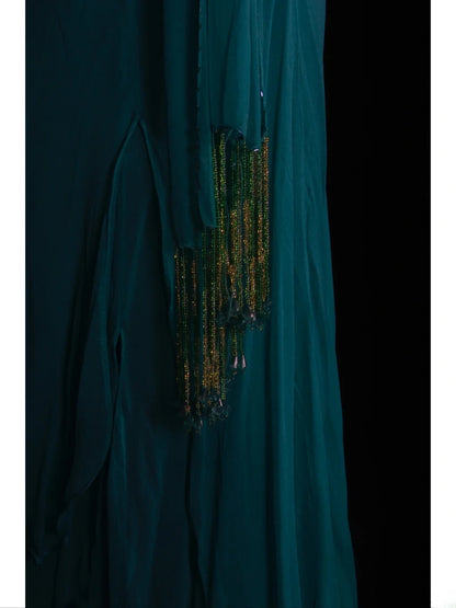 Retro-60er-Jahre-Abendkleid aus blauem Chiffon mit asymmetrischem V-Ausschnitt, Perlen und Spitze – Inspiration für das Outfit zum 22. Geburtstag (AS360)