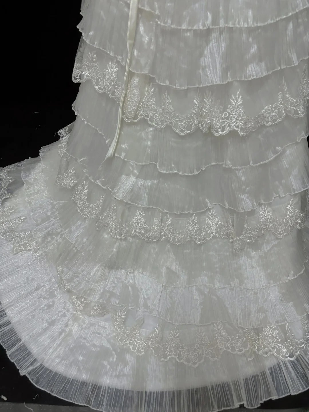 Beautiful Mermaid Off The Shoulder White Lace Vintage With Tiered Layers Long Groom Bride Gown Bridal Dress Modest Wedding Dresses RB7813