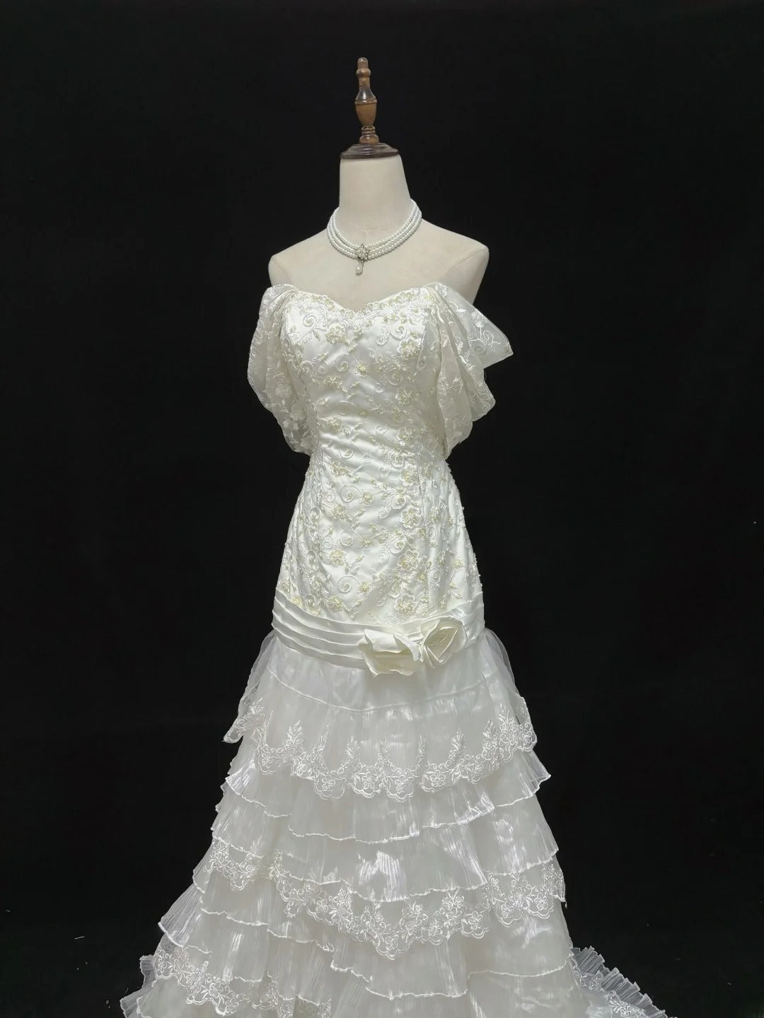 Beautiful Mermaid Off The Shoulder White Lace Vintage With Tiered Layers Long Groom Bride Gown Bridal Dress Modest Wedding Dresses RB7813