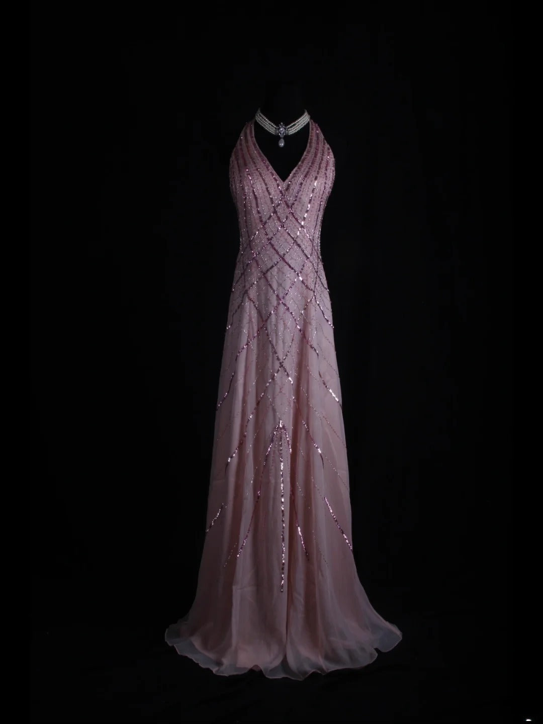 Retro 60er Jahre A-Linien-Abendkleid aus rosafarbenem Chiffon mit Perlen und V-Ausschnitt – Inspiration für das Outfit zum 22. Geburtstag – Abendkleid AS362