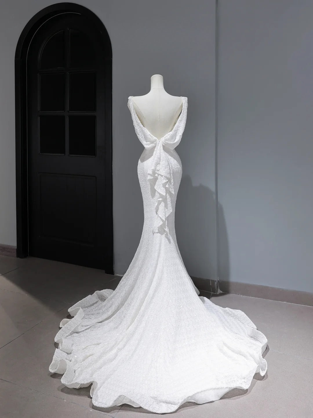 Schlichtes Meerjungfrauen-Brautkleid mit Spaghettiträgern und Pailletten für Bräute in zierlichen und großen Größen, rückenfrei, AS366
