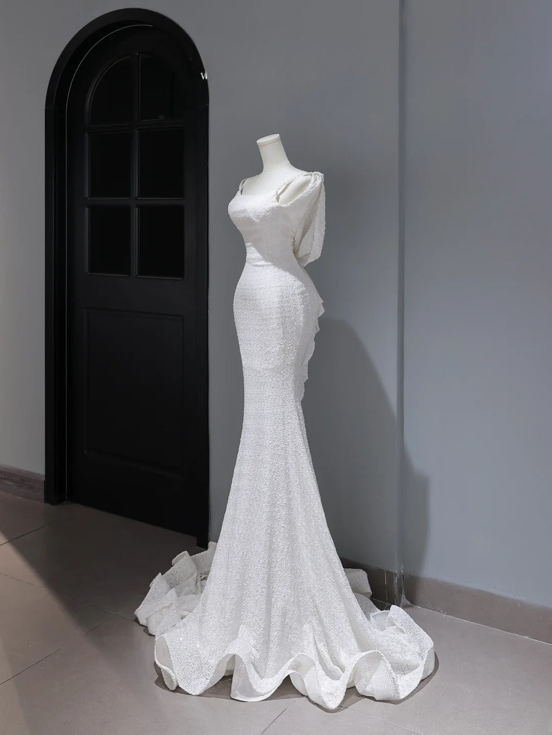 Schlichtes Meerjungfrauen-Brautkleid mit Spaghettiträgern und Pailletten für Bräute in zierlichen und großen Größen, rückenfrei, AS366