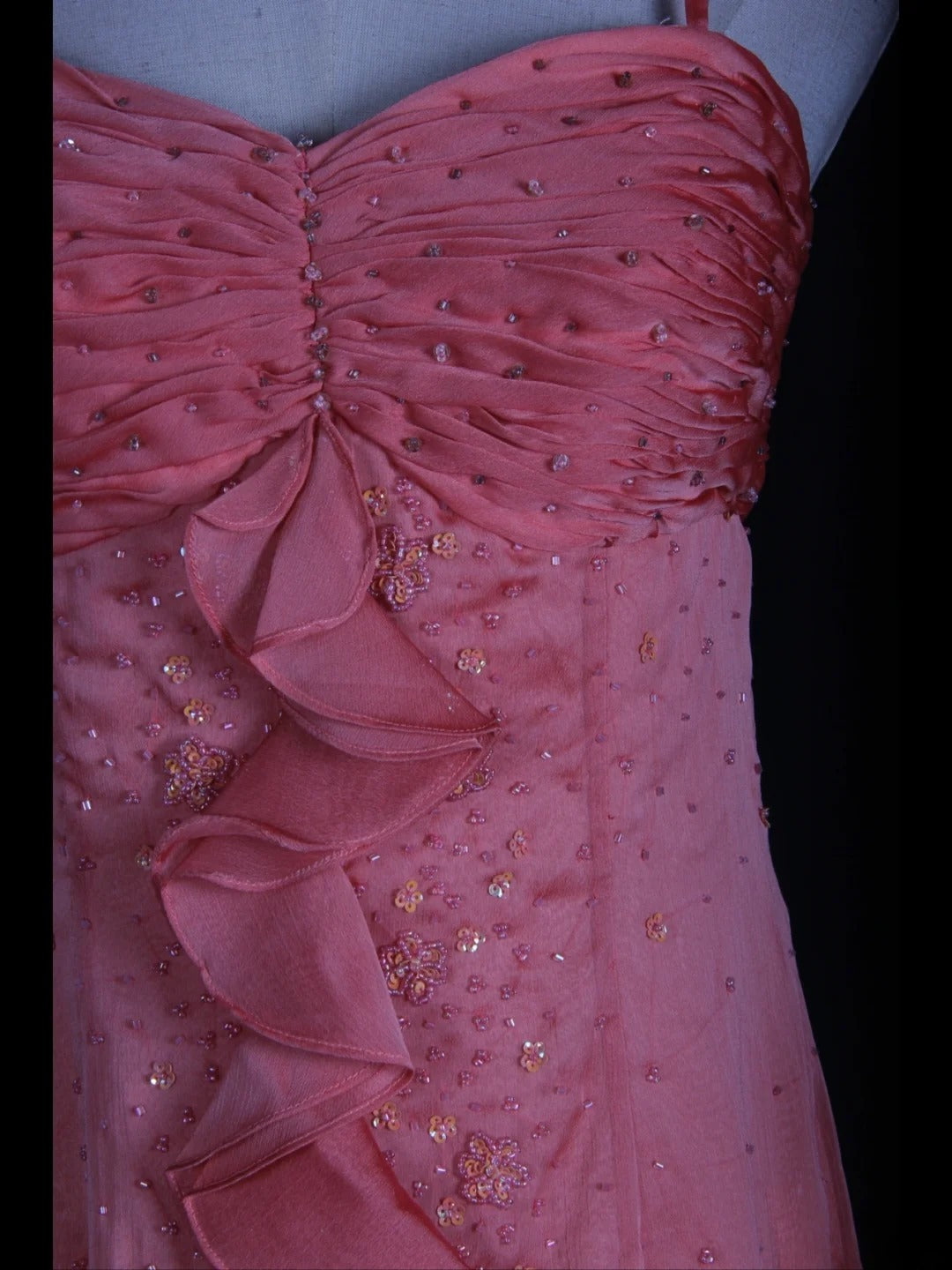 Robe de bal rétro années 60, bretelles spaghetti, mousseline rose ornée de perles, inspiration années 60, tenue de 22 ans, robe de soirée AS367
