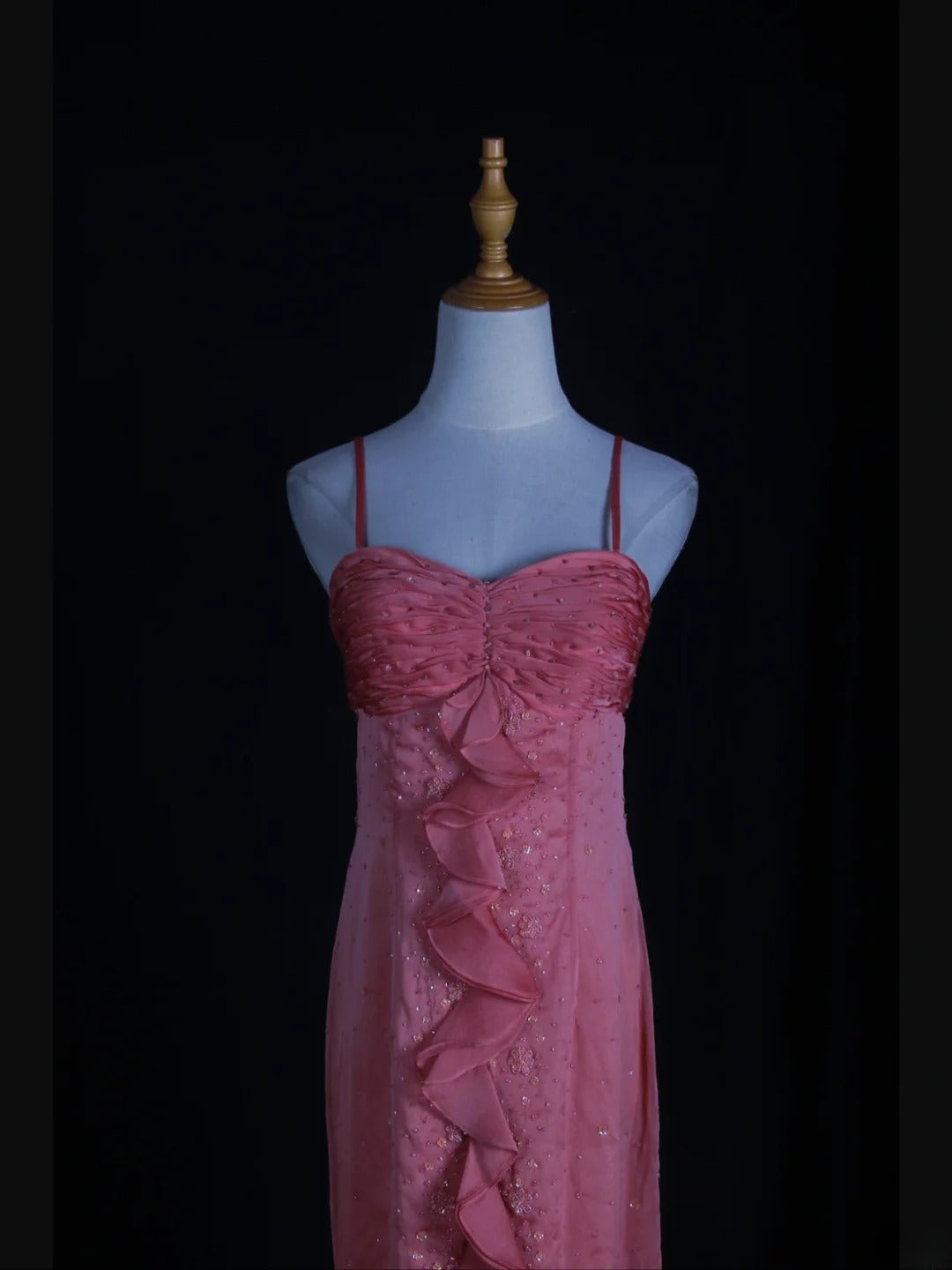 Robe de bal rétro années 60, bretelles spaghetti, mousseline rose ornée de perles, inspiration années 60, tenue de 22 ans, robe de soirée AS367