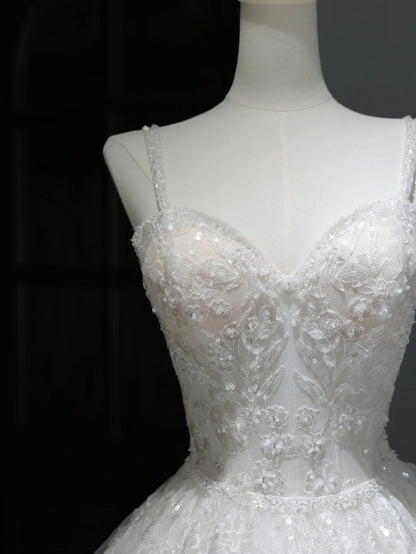 Elegante, stilvolle lange Brautkleider im Boho-Stil mit Spaghettiträgern und figurbetonter Spitze (Modell AS368)