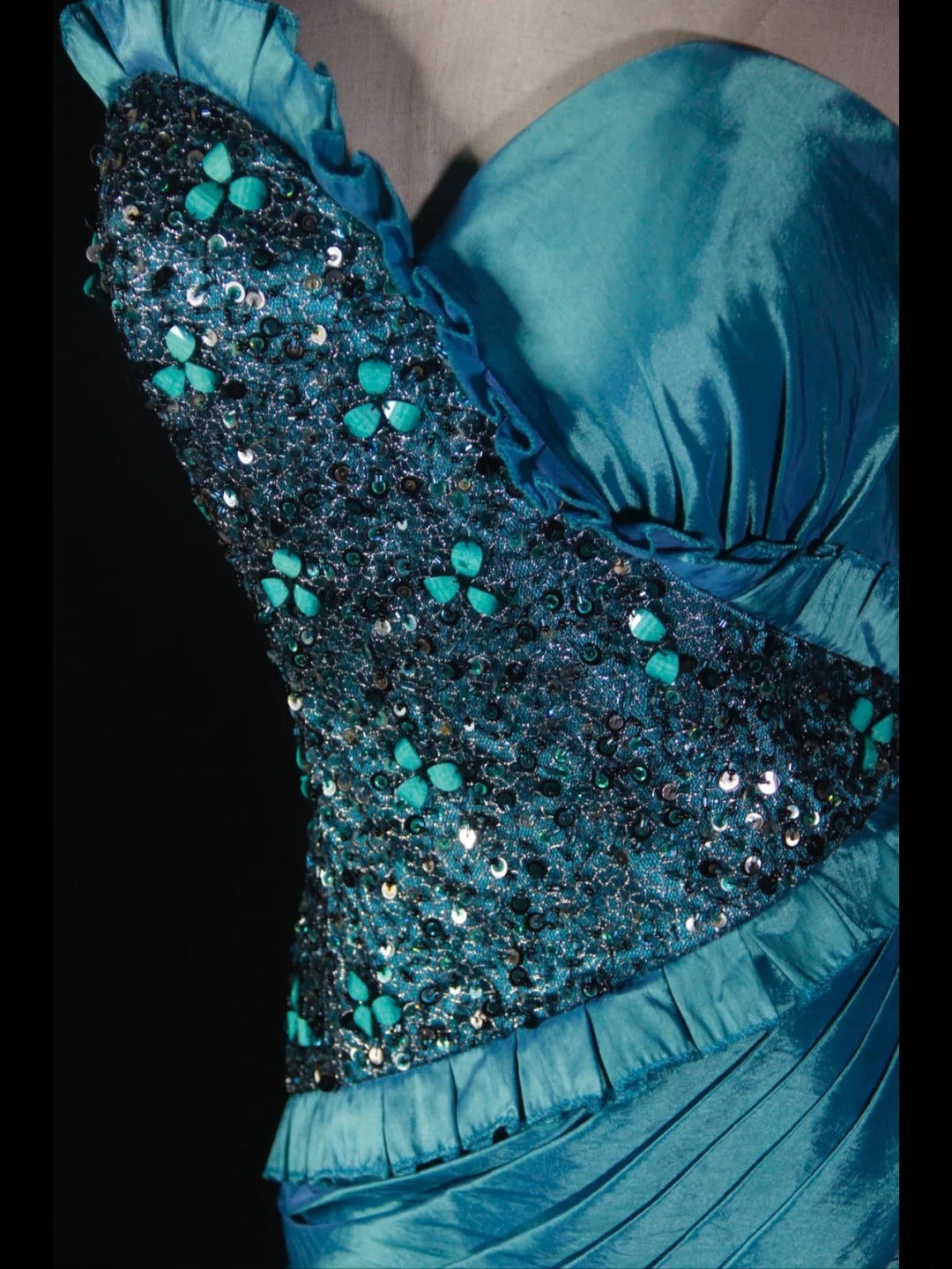 Robe de bal longue sirène vintage années 1950, asymétrique, avec corsage plissé en taffetas à volants. Inspiration pour une tenue de 19e anniversaire ou une robe de soirée (AS368).