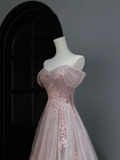 Elegantes, schlichtes A-Linien-Abendkleid mit schulterfreiem Schnitt aus rosa Tüll – Inspiration für einen stilvollen Auftritt. Langes, formelles Abendkleid mit Ärmeln (AS369).