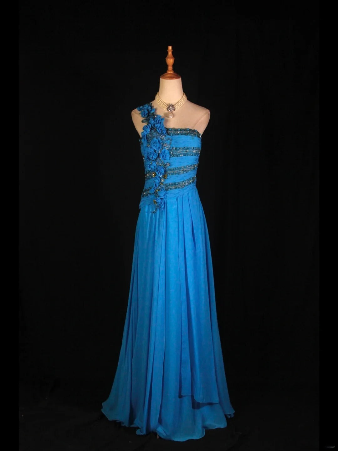 Vintage A-Linien-Kleid, königsblau, 1950er Jahre, mit plissiertem, gerüschtem und perlenbesetztem Oberteil, langes Ballkleid, Inspiration für Geburtstagsoutfit, formelles Abendkleid AS371