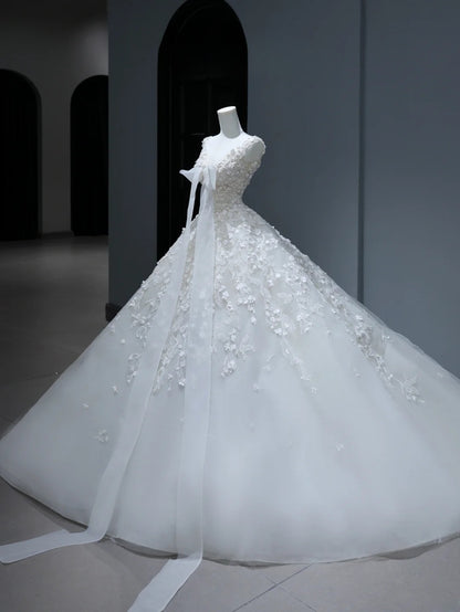 Prinzessinnen-Brautkleid, langes Ballkleid im V-Ausschnitt-Stil mit Spitzenapplikationen und Schleppe, weißes Brautkleid AS372