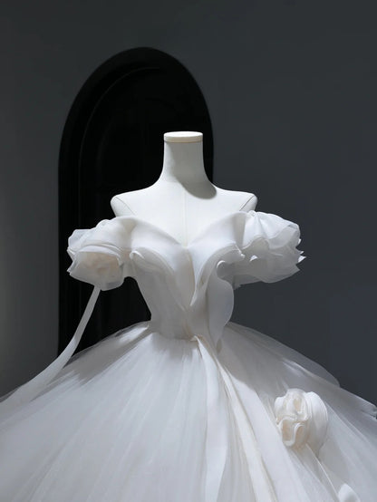 Langes Prinzessinnen-Hochzeitskleid im Ballkleid-Stil mit schulterfreiem Ausschnitt und kurzer Schleppe, weißes Brautkleid AS375
