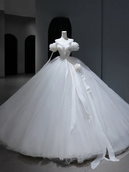 Langes Prinzessinnen-Hochzeitskleid im Ballkleid-Stil mit schulterfreiem Ausschnitt und kurzer Schleppe, weißes Brautkleid AS375