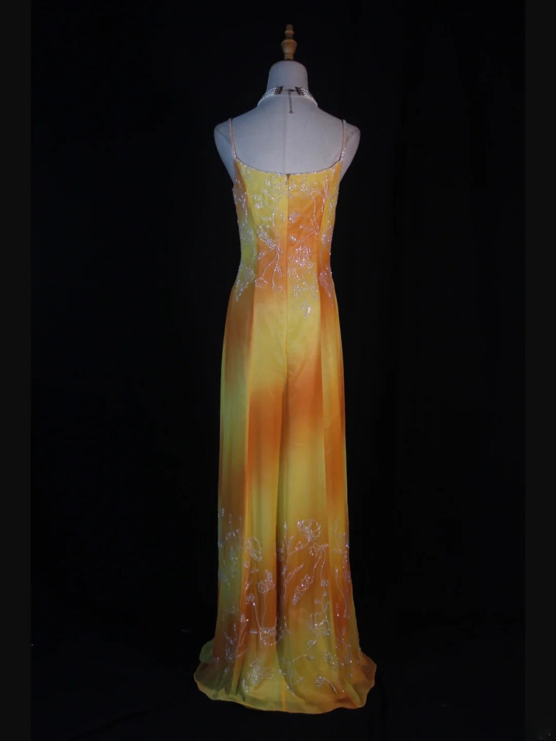 Robe de bal longue rétro années 60, coupe trapèze, bretelles spaghetti, mousseline multicolore ornée de perles. Inspiration pour une tenue de 22 ans ou une robe de soirée (AS376).