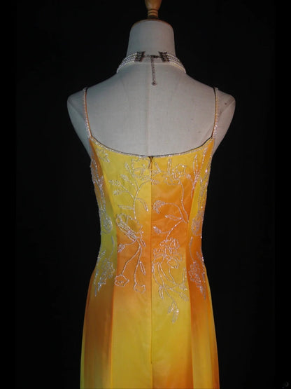 Robe de bal longue rétro années 60, coupe trapèze, bretelles spaghetti, mousseline multicolore ornée de perles. Inspiration pour une tenue de 22 ans ou une robe de soirée (AS376).