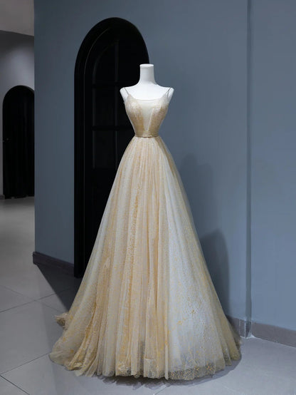 Elegantes, schlichtes Ballkleid im A-Linien-Stil mit Spaghettiträgern aus goldenem Tüll – ein echter Hingucker! Das figurbetonte, lange Abendkleid mit Korsett-Schnitt ist ein Must-have für jeden Anlass. AS378