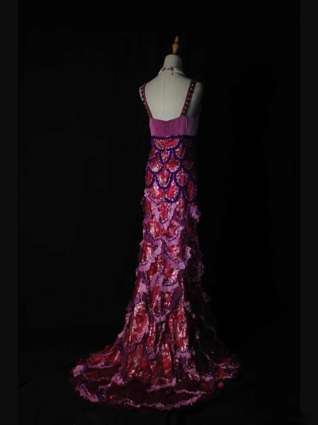 Vintage A-Linien-Abendkleid im 80er-Jahre-Stil mit herzförmigem Ausschnitt, Spitze und Perlenbesatz in Traubenform – Inspiration für Geburtstagsoutfits und festliche Abendkleider AS378
