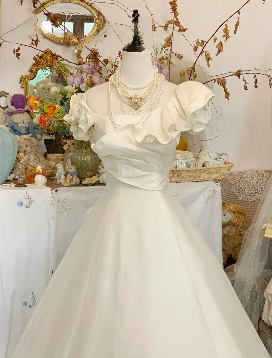 Elegant Wedding Dress Classic White Ball Gown One Shoulder With Ruffled Bridal Gown for Big Day RB9409