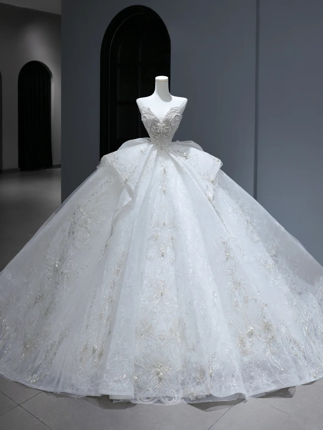 Prinzessinnen-Brautkleid, langes Ballkleid im Sweetheart-Stil mit silberbesetztem Oberteil und Schleppe, weißes Brautkleid AS381