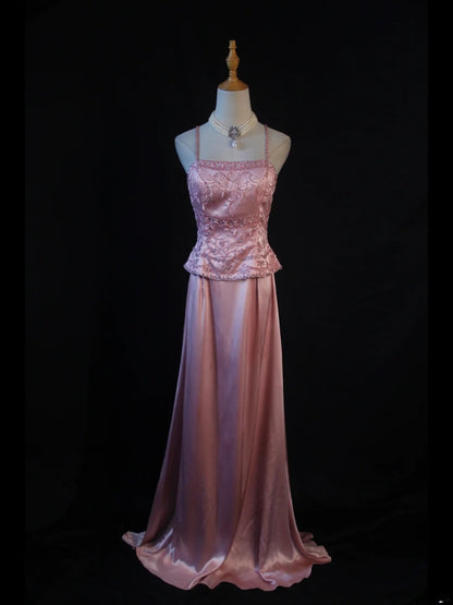 Vintage A-Linien-Kleid im 80er-Jahre-Stil mit Spaghettiträgern, rosa Perlen und Perlenbesatz – Inspiration für Geburtstagsoutfits und festliche Abendkleider AS382