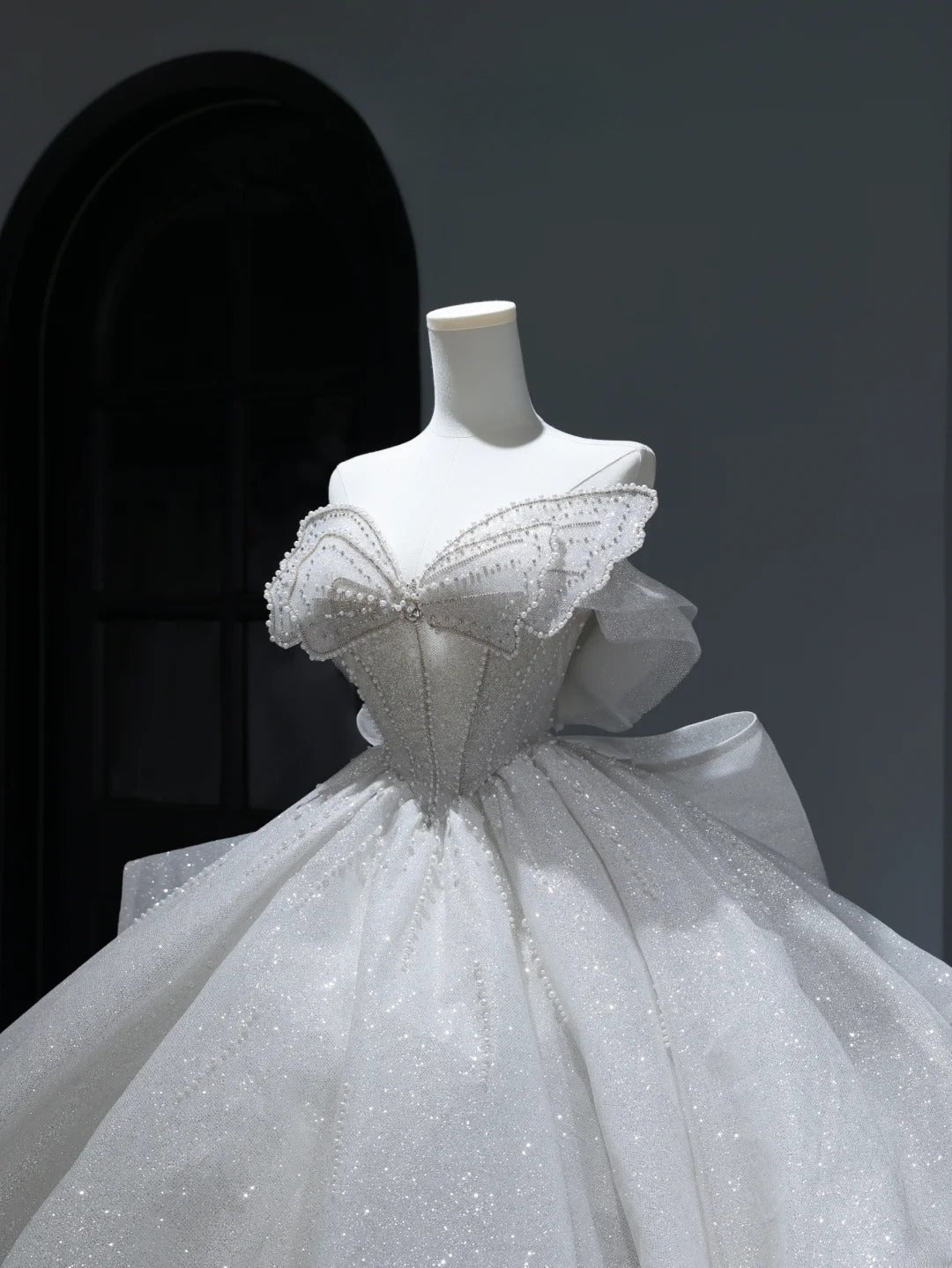 Princess Long Wedding Dress Ball Gown Sweetheart Style for Bride With Silver Beaded Pearls Bodice Train White Bridal Dresses AS382
