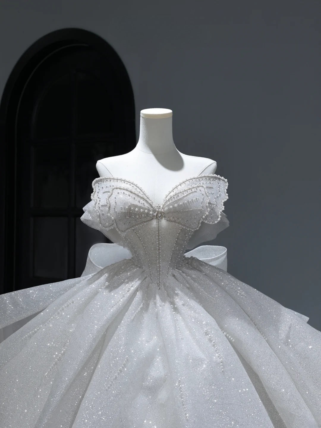 Princess Long Wedding Dress Ball Gown Sweetheart Style for Bride With Silver Beaded Pearls Bodice Train White Bridal Dresses AS382