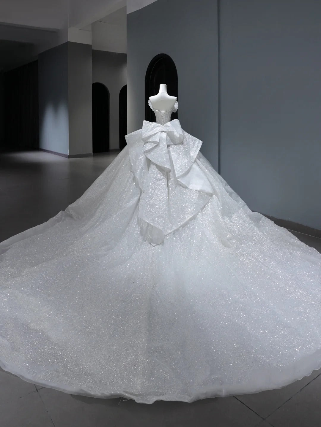 Princess Long Wedding Dress Ball Gown Sweetheart Style for Bride With Silver Beaded Pearls Bodice Train White Bridal Dresses AS382