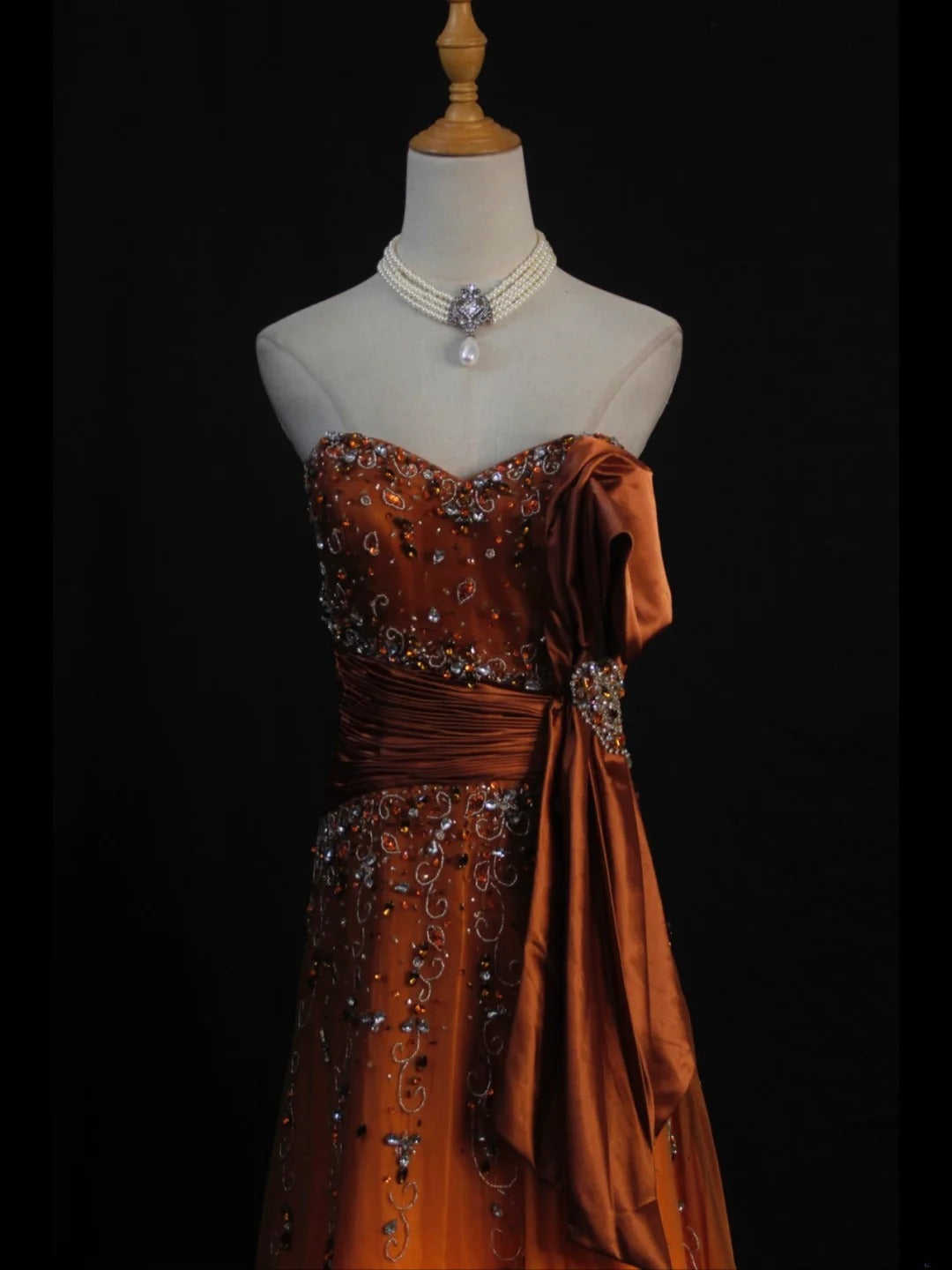 Robe de bal longue rétro années 50, coupe trapèze, bustier cœur, en tulle orné de perles - Inspiration pour une tenue de 21e anniversaire - Robe de soirée AS384