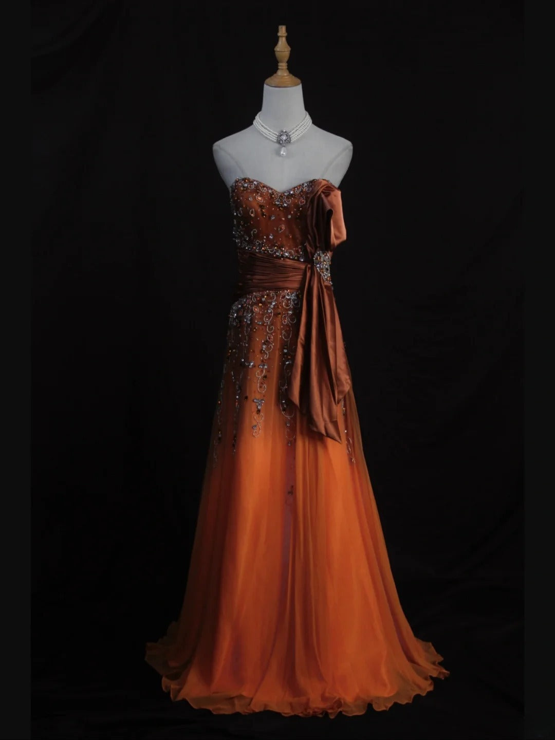 Robe de bal longue rétro années 50, coupe trapèze, bustier cœur, en tulle orné de perles - Inspiration pour une tenue de 21e anniversaire - Robe de soirée AS384