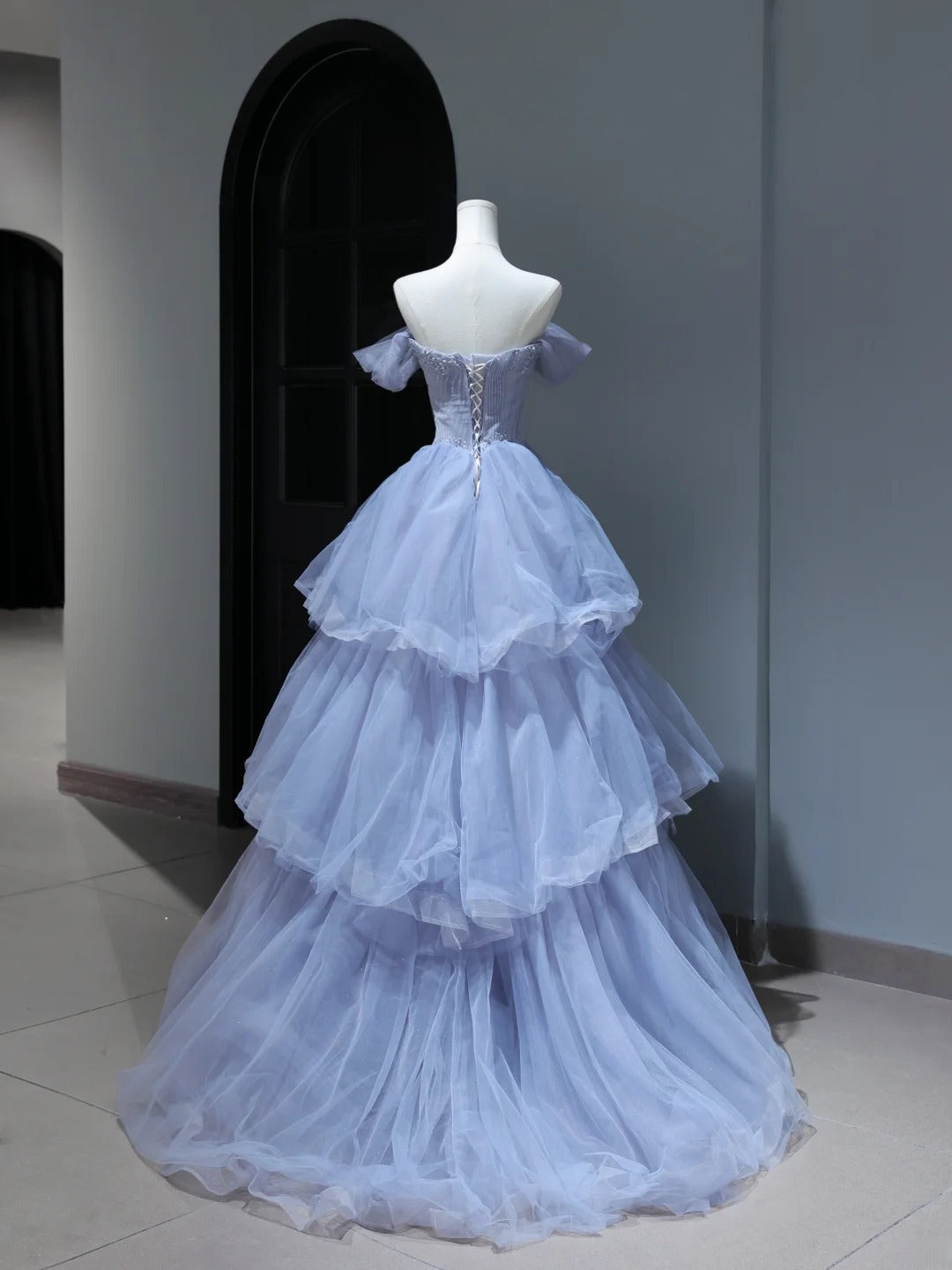 Robe de bal élégante et sobre, style bohème chic, épaules dénudées, tulle lilas, manches perlées, robe de soirée longue AS384