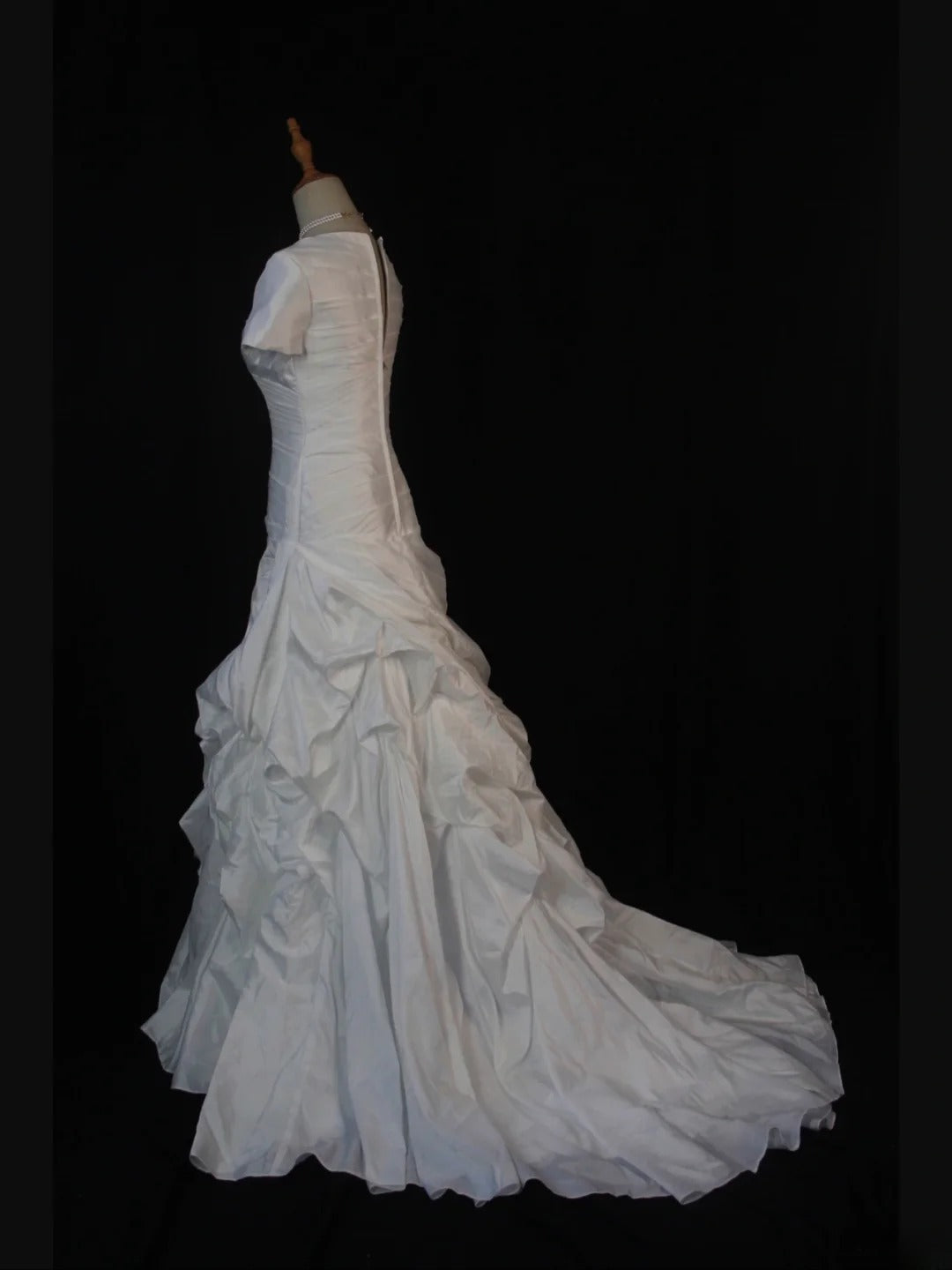 Prinzessinnen-Ballkleid für Damen mit Herzausschnitt, kurzen Ärmeln, weißem Taft und Schleppe, Hochzeitskleider AS387