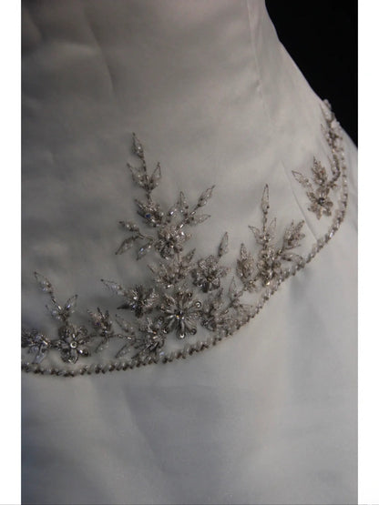 Elegantes, transparentes Brautkleid aus Vintage-Tüllsatin mit V-Ausschnitt und Schleppe, Modell AS388