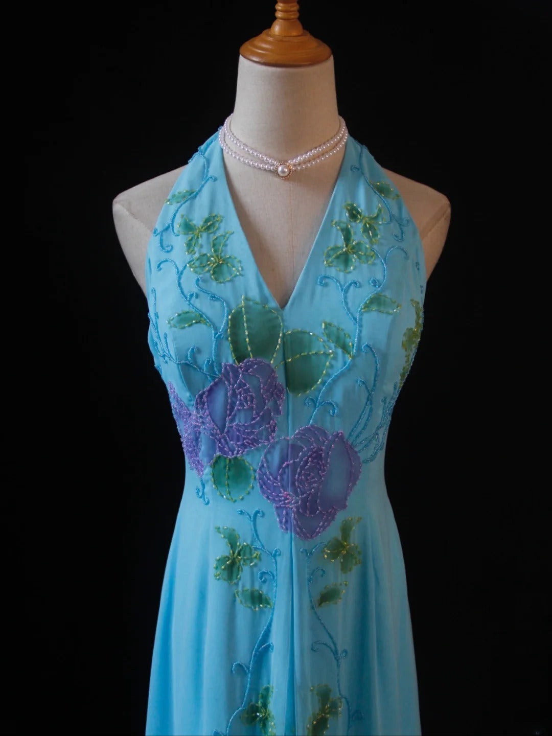 Vintage A-Linien-Halterkleid aus Chiffon, blau, 1950er Jahre, mit perlenbesetztem Oberteil, langes Ballkleid, Inspiration für Geburtstagsoutfit, formelles Abendkleid AS391