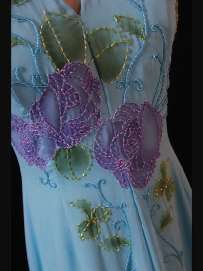 Vintage A-Linien-Halterkleid aus Chiffon, blau, 1950er Jahre, mit perlenbesetztem Oberteil, langes Ballkleid, Inspiration für Geburtstagsoutfit, formelles Abendkleid AS391