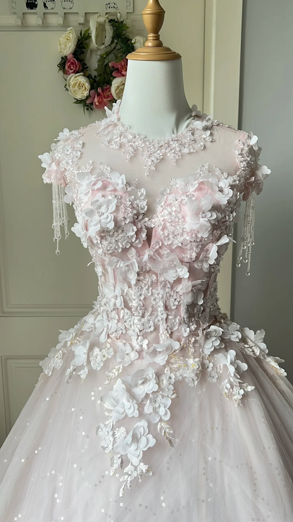 Sweet 16 Kleid Ideen langes Ballkleid mit Rundhalsausschnitt aus hellrosa Tüll mit Spitzenapplikationen für den 16. Geburtstag RC0714