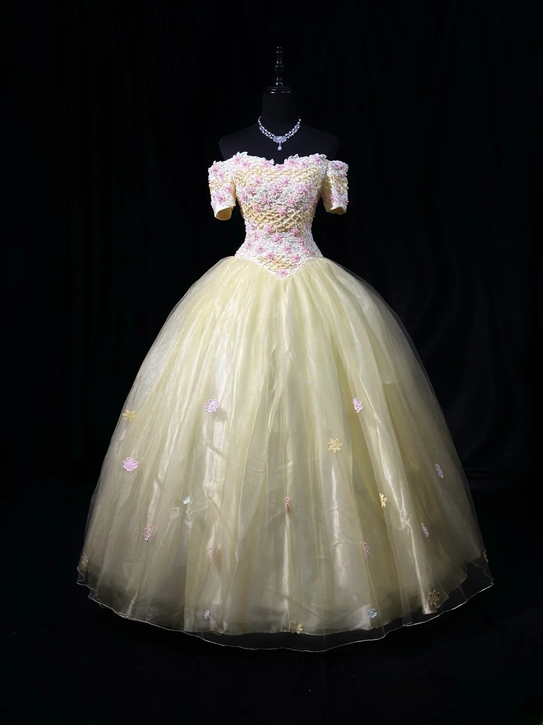 Charming Prom Dresses Ball Gown Off The Shoulder Light Yellow Tulle With Beading Night Evening Formal Outfits RB6212