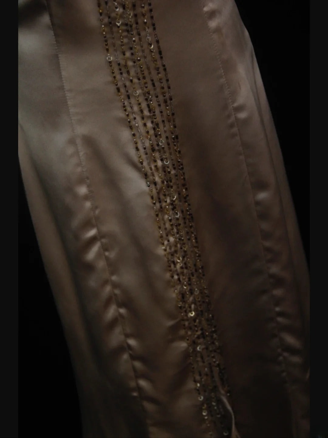Vintage High Low 80er Jahre Spaghettiträger Champagner Perlen mit Perlenbesatz – Inspiration für Geburtstagsoutfits und festliche Kleider AS394