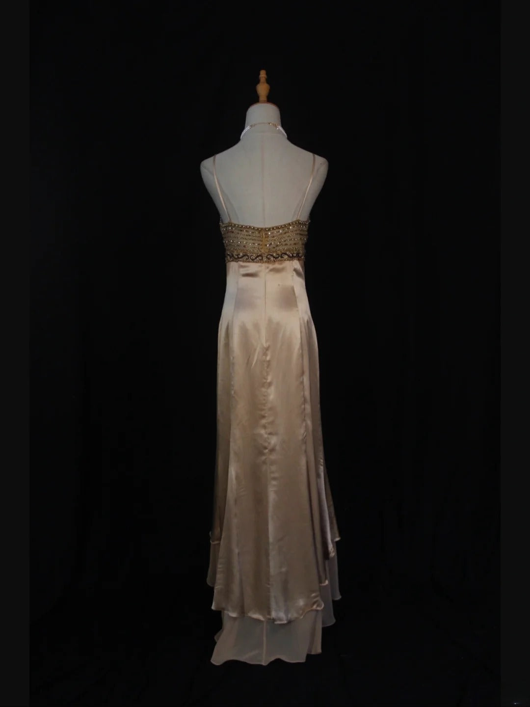 Vintage High Low 80er Jahre Spaghettiträger Champagner Perlen mit Perlenbesatz – Inspiration für Geburtstagsoutfits und festliche Kleider AS394