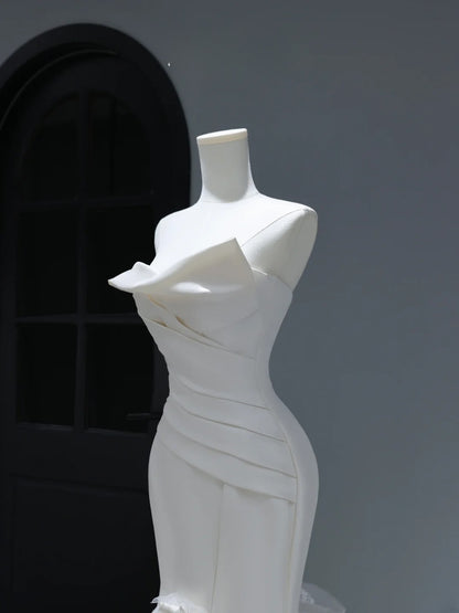 Elegante, stilvolle, lange Brautkleider im Boho-Stil: Meerjungfrauen-Kleider, trägerlos, im Bohemian-Stil mit taillierter, plissierter Passform AS396