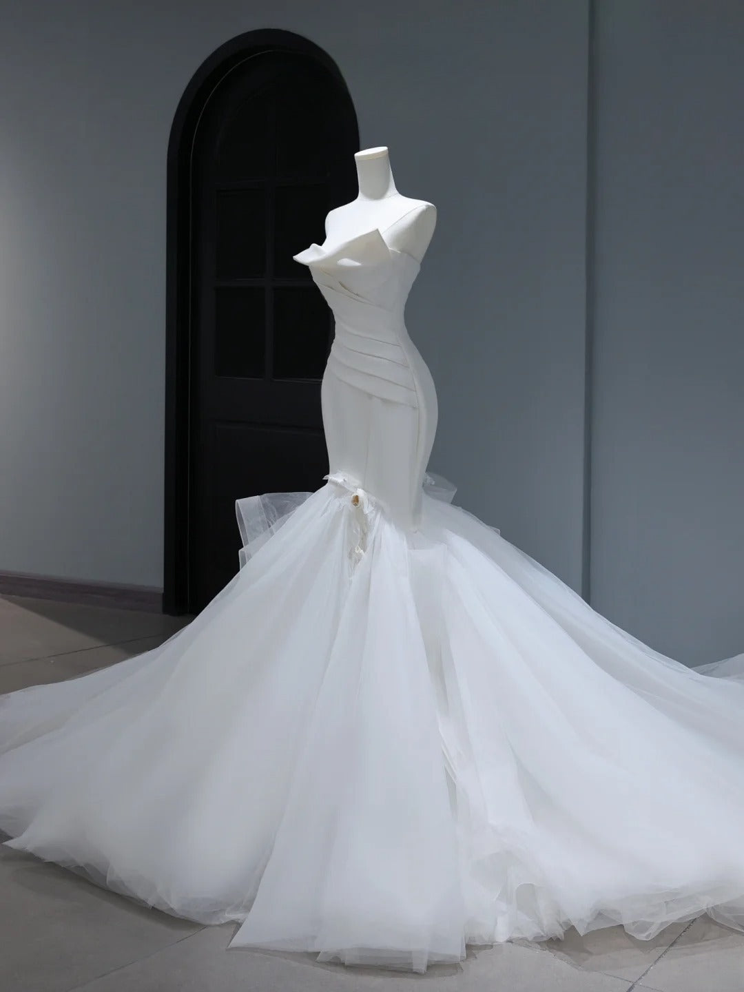 Elegante, stilvolle, lange Brautkleider im Boho-Stil: Meerjungfrauen-Kleider, trägerlos, im Bohemian-Stil mit taillierter, plissierter Passform AS396