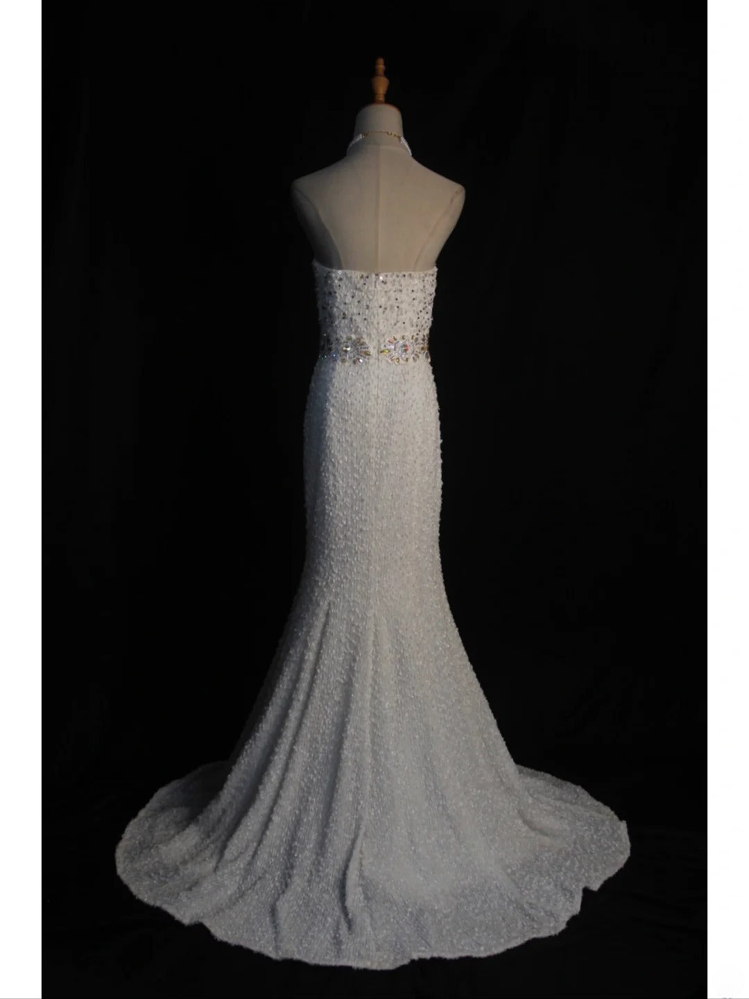 Vintage Meerjungfrauen-Kleid aus den 1950er Jahren, weiß, mit Perlenbesatz am Oberteil, langes Ballkleid, Inspiration für Geburtstagsoutfit, formelles Abendkleid AS396