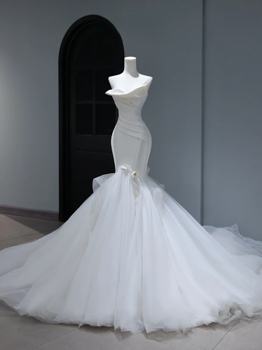 Elegante, stilvolle, lange Brautkleider im Boho-Stil: Meerjungfrauen-Kleider, trägerlos, im Bohemian-Stil mit taillierter, plissierter Passform AS396