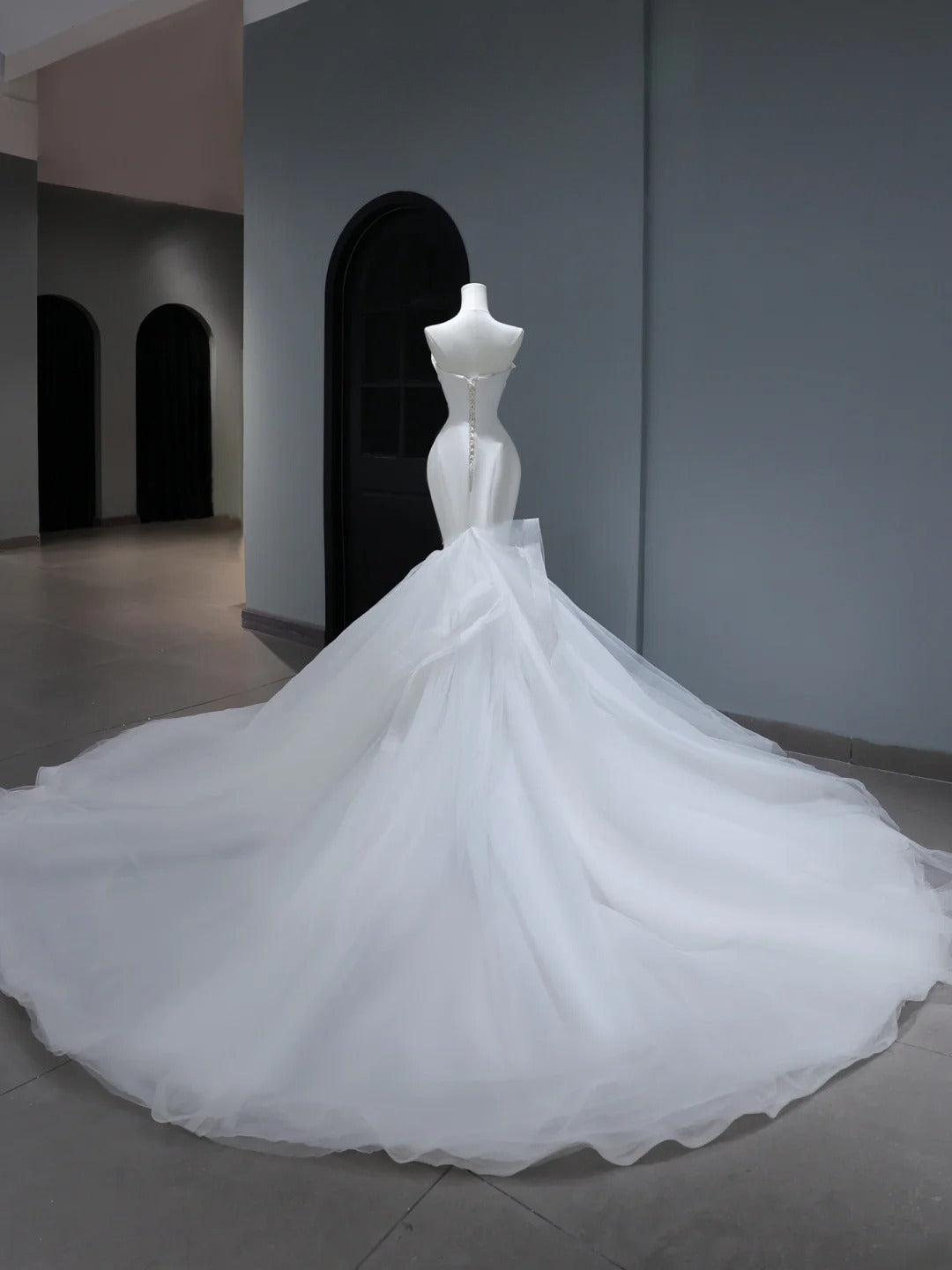 Elegante, stilvolle, lange Brautkleider im Boho-Stil: Meerjungfrauen-Kleider, trägerlos, im Bohemian-Stil mit taillierter, plissierter Passform AS396